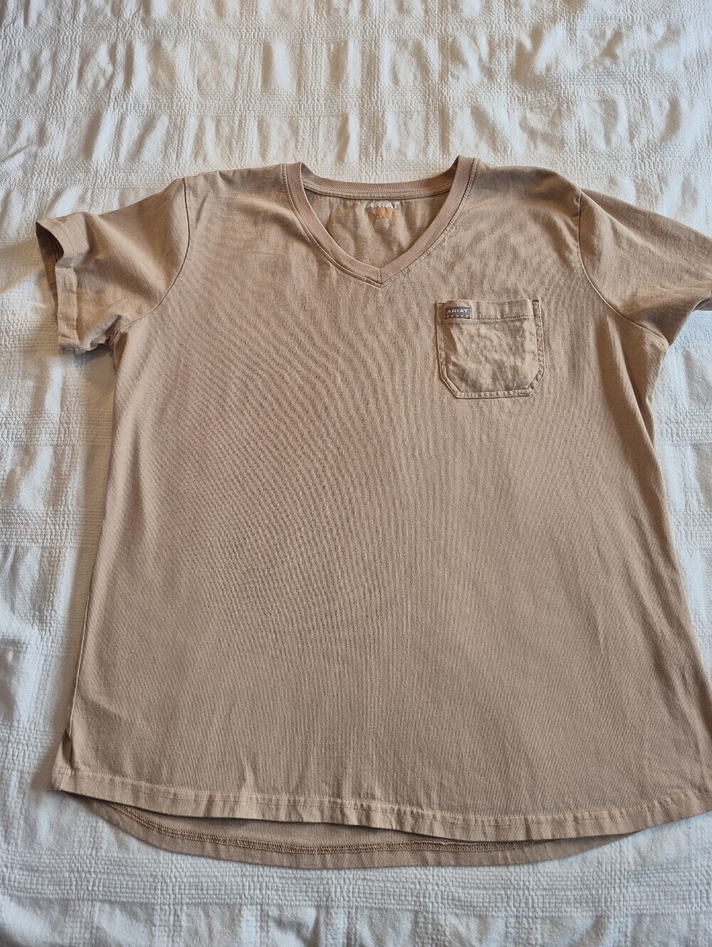 Ariat women's 2XL short sleeve V neck shirt tan, 1 pocket logo on back VGUC